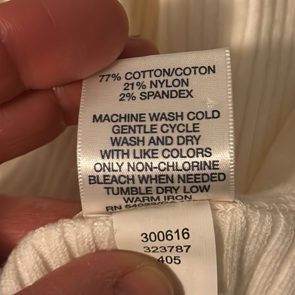 “Old Navy” long slv, perfect fit/stretch, ribbed, cream v-neck sweater -size XL - Picture 5 of 7